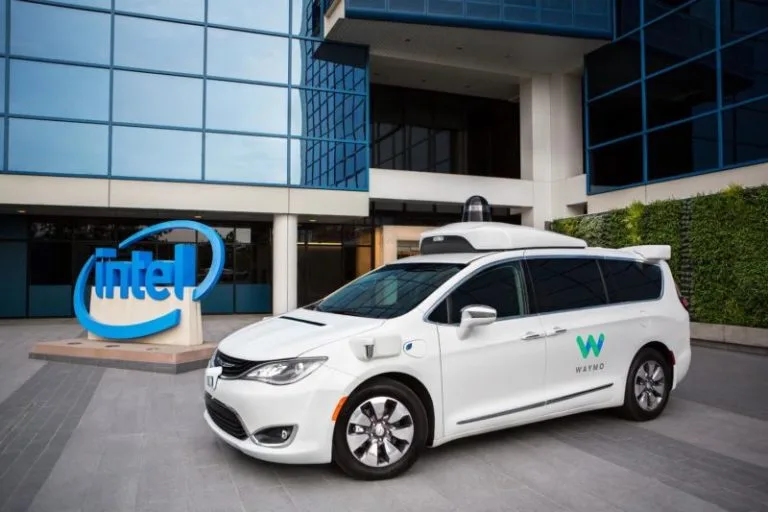 Intel trabaja con Waymo para construir un coche totalmente autónomo