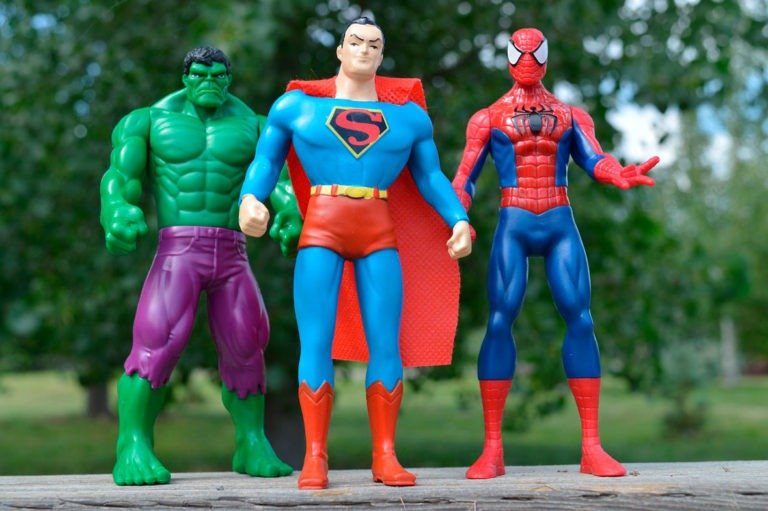Entretenimiento con héroes: los más famosos entre la industria