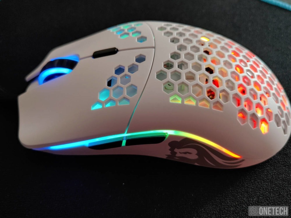Glorious Model O, un ratón gamer lleno de color y de "agujeros" 32