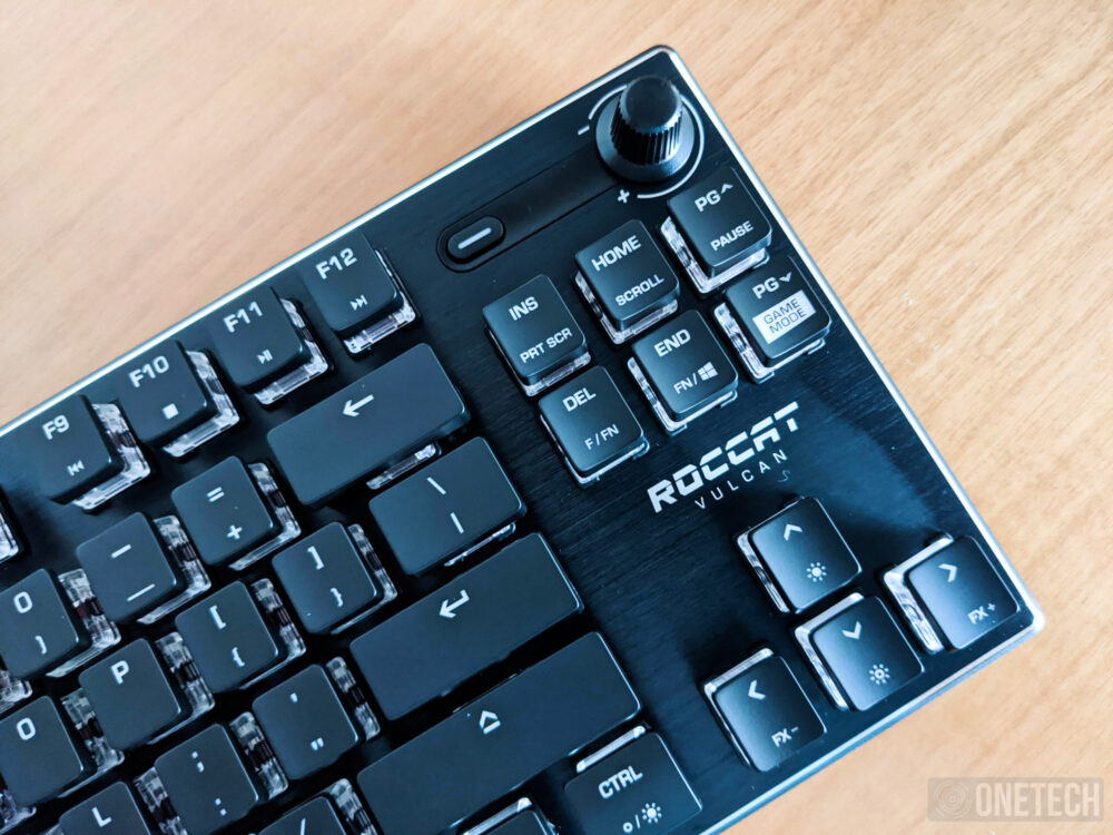Análisis del Roccat Vulcan TKL, un teclado gamer compacto 11