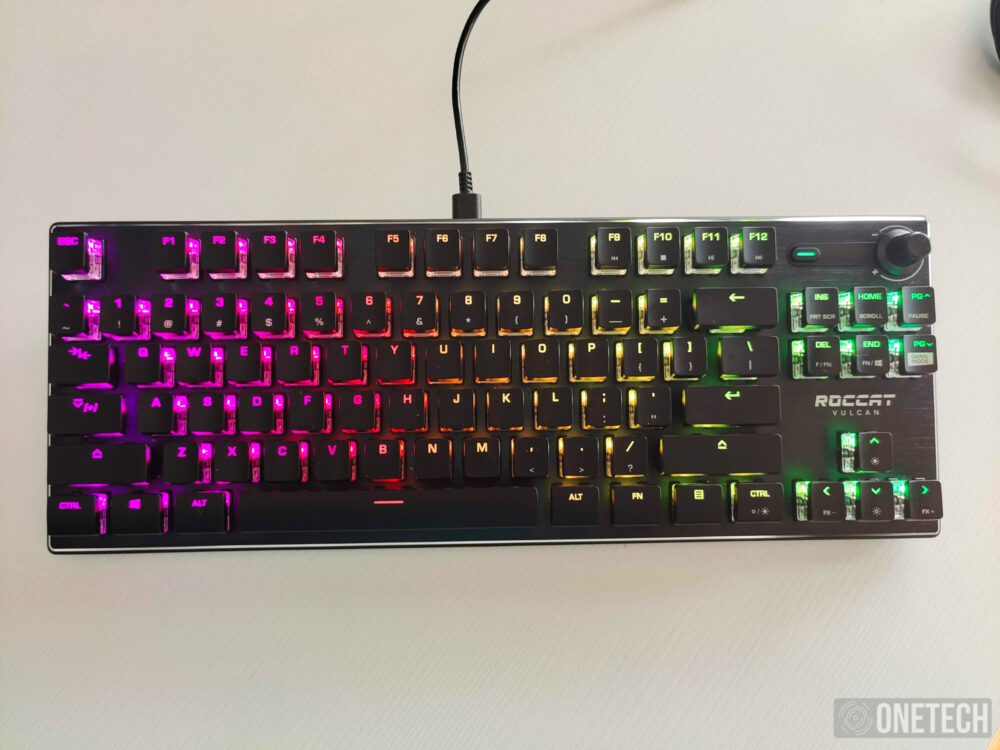 Análisis del Roccat Vulcan TKL, un teclado gamer compacto 10