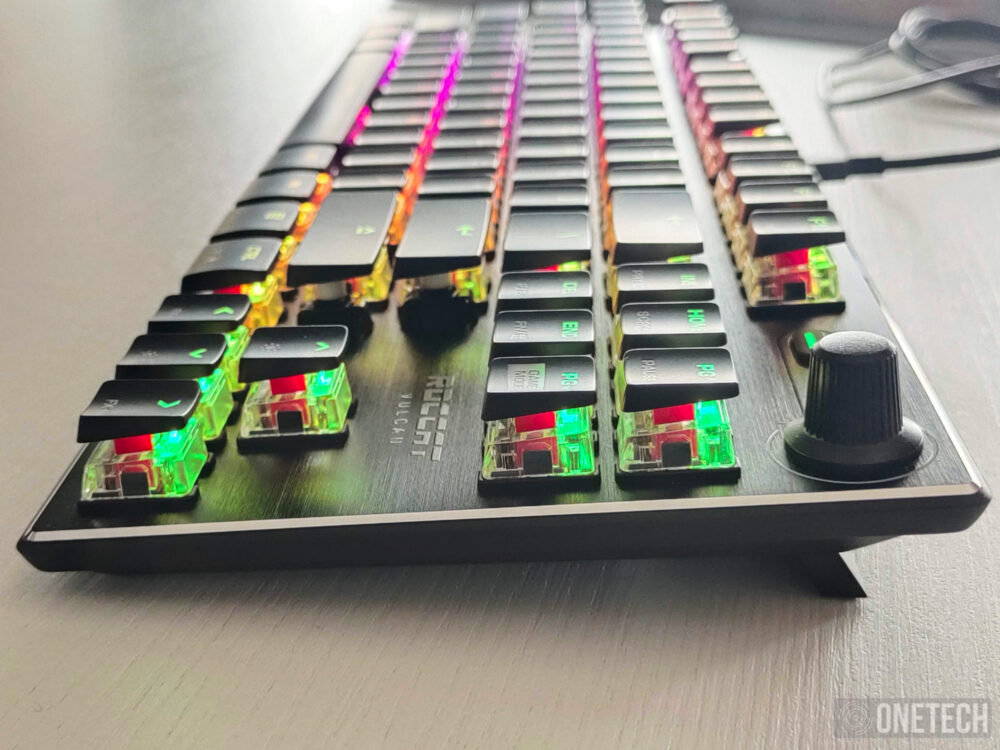Análisis del Roccat Vulcan TKL, un teclado gamer compacto 5