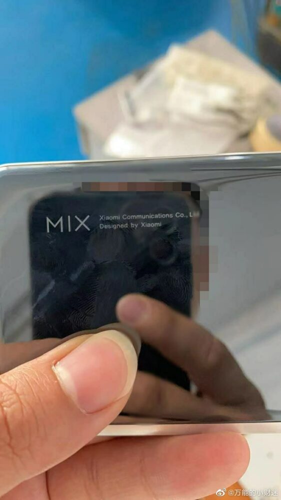 Un presunto smartphone plegable de Xiaomi se muestra en fotografías 28