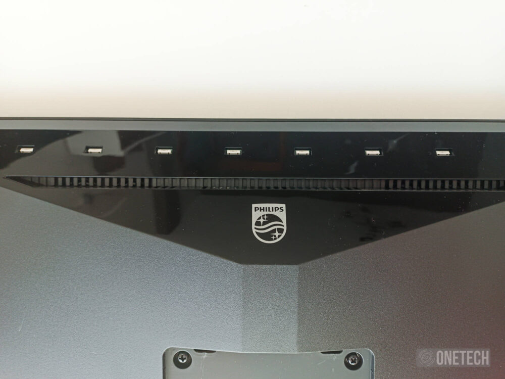 Philips Momentum 278M1R Ambiglow: un monitor que no solo destaca por su iluminación - Análisis 5