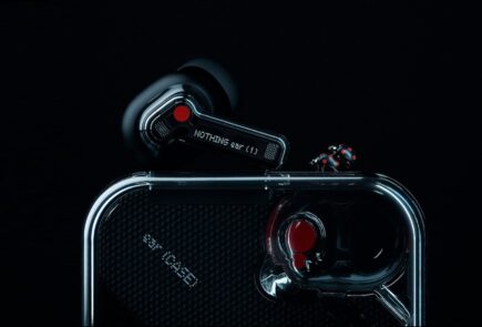 Nothing ear (1), los auriculares transparentes del cofundador de OnePlus, ahora más ecológicos y en negro 5