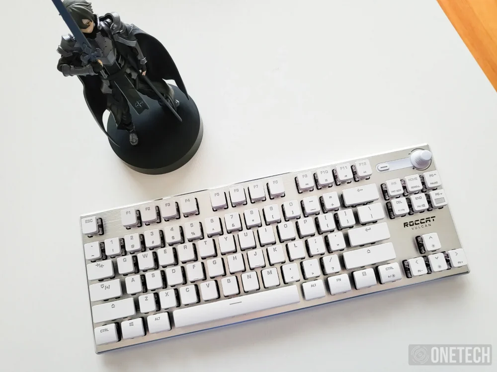 Roccat Vulcan TKL Pro White Edition: teclado que no pasa desapercibido - Análisis 3