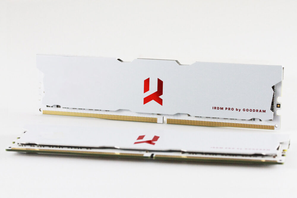 IRDM PRO DDR4 Crimson White