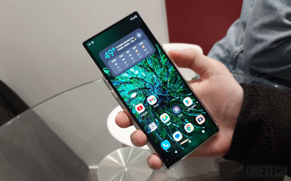 Motorola muestra su móvil con pantalla enrollable y lo hemos probado [Vídeo] 1