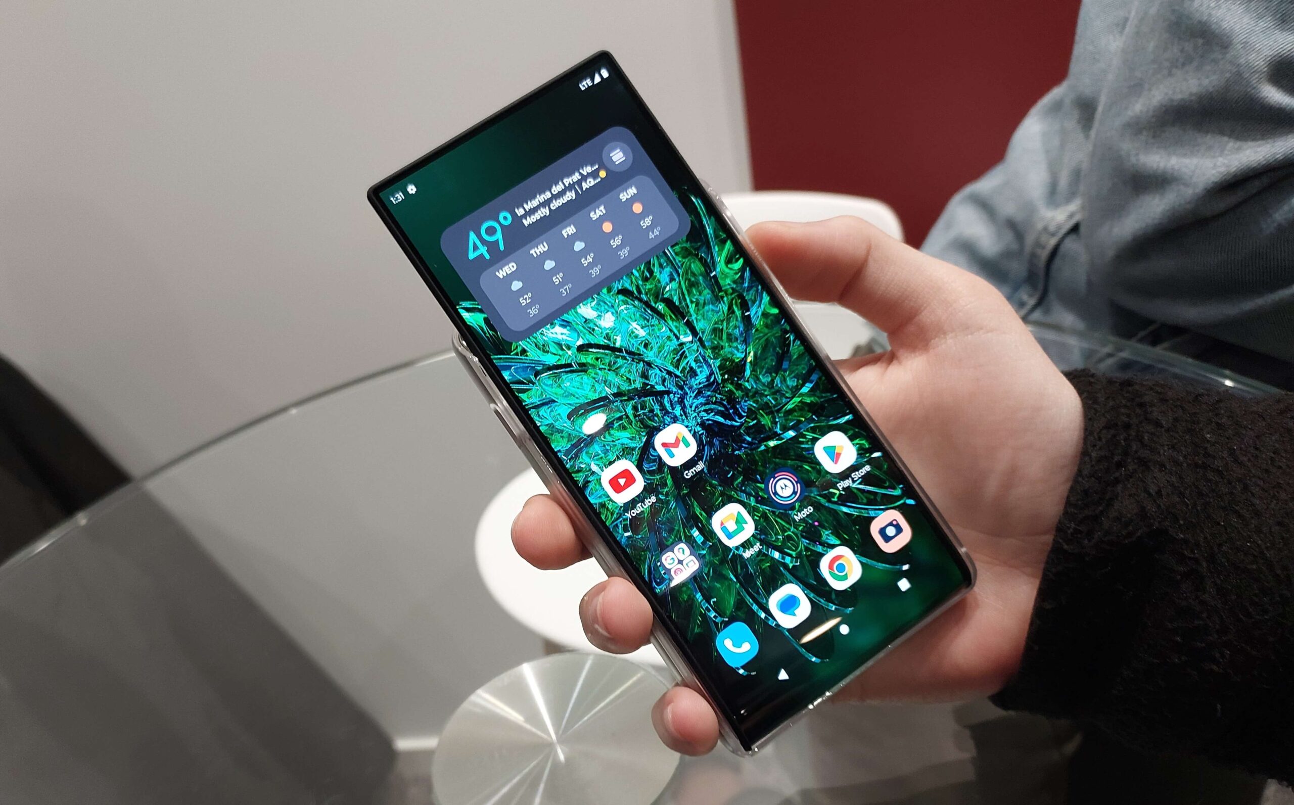 Motorola muestra su móvil con pantalla enrollable y lo hemos probado [Vídeo] 7