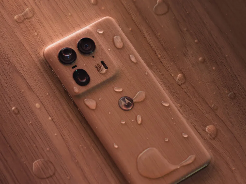 Cuero vegano y madera, así es el nuevo Motorola Edge 50 Ultra 12