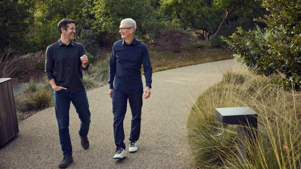Fin de una era en Cupertino: Tim Cook cede el mando de Apple a John Ternus