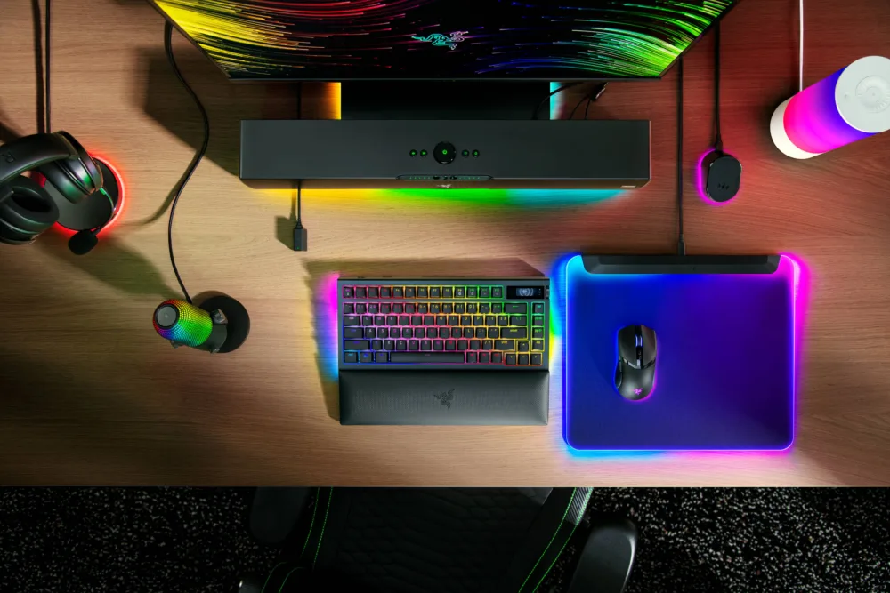 Razer BlackWidow V4 Pro 75%, nuevo teclado premium con pantalla OLED y hot-swap