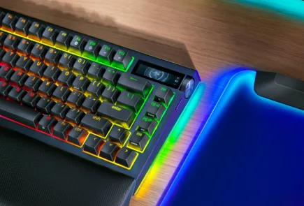 Razer BlackWidow V4 Pro 75%, nuevo teclado premium con pantalla OLED y hot-swap