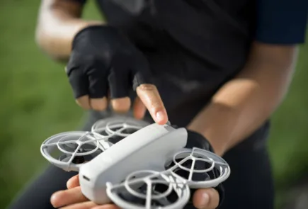 DJI Neo, el nuevo mini dron ultraestabilizado que lo hace todo solo