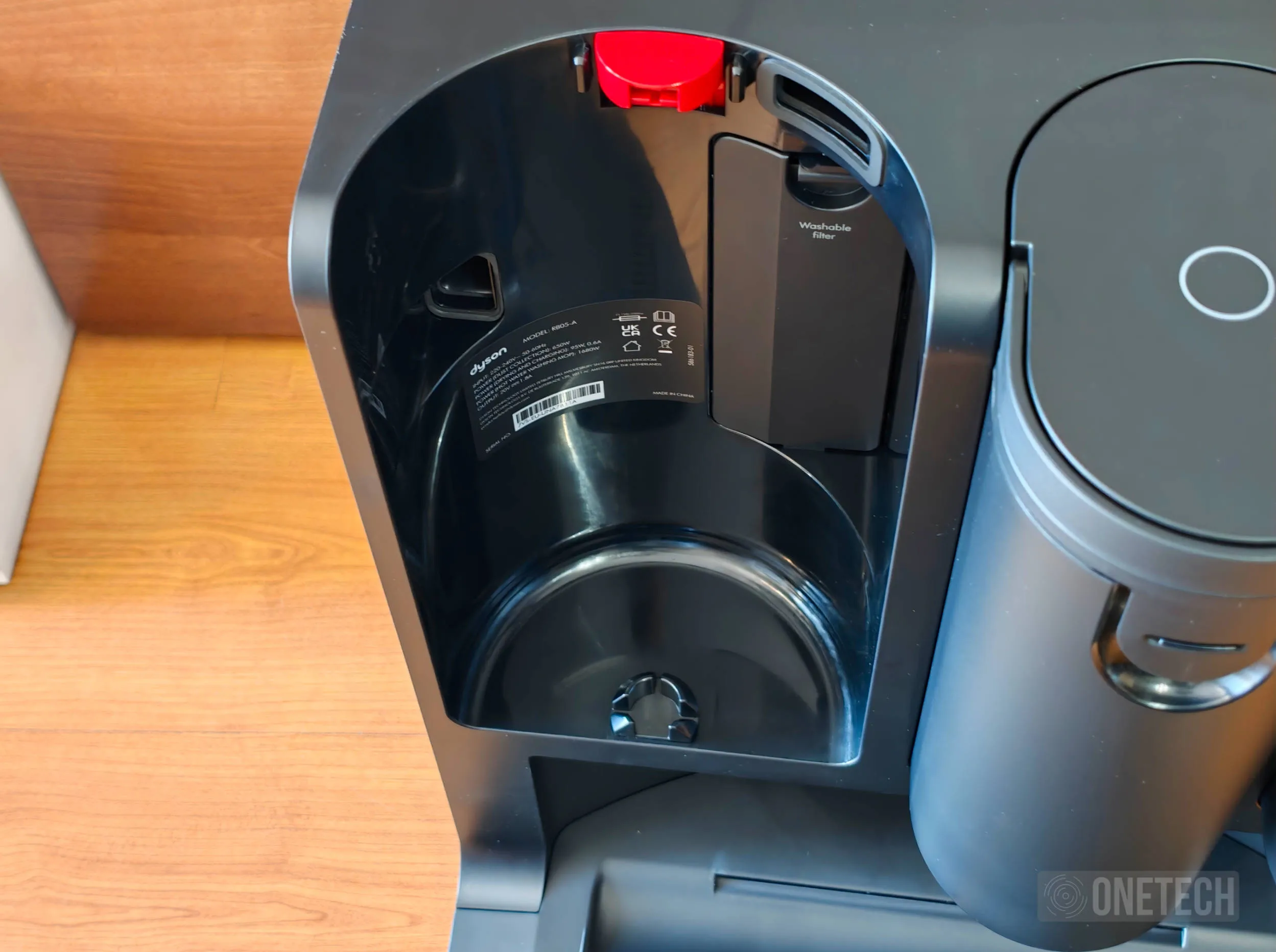 Dyson Spot+Scrub Ai: Dyson se pone serio en el mercado de los robots aspiradores - Análisis