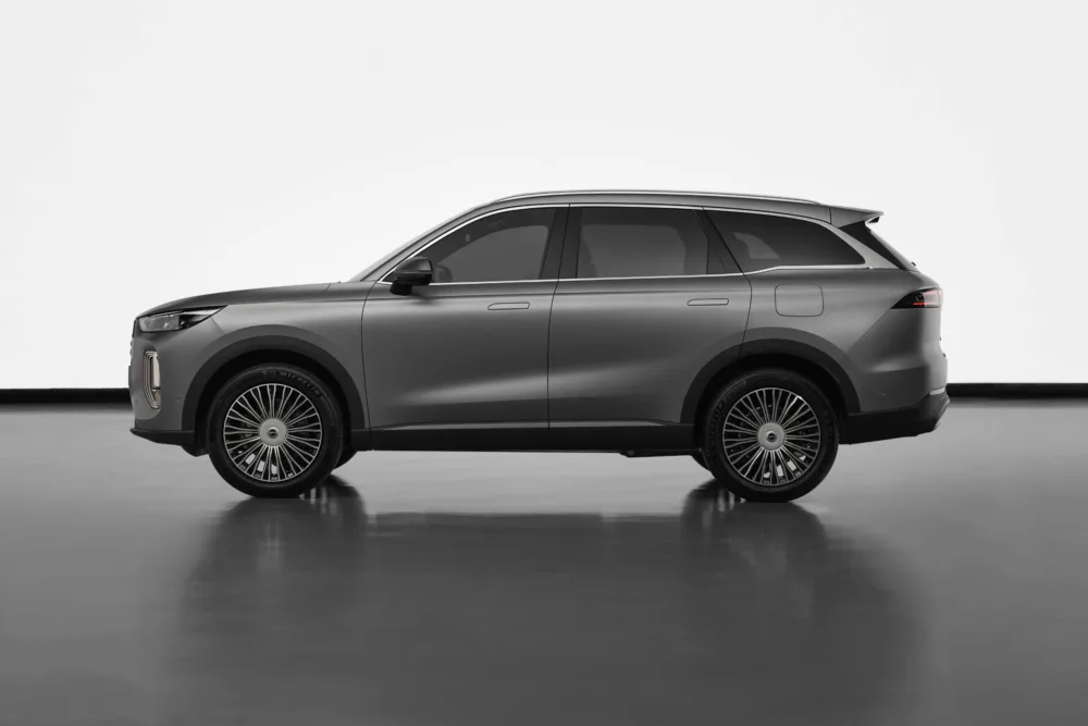 El EBRO s900 PHEV 4x4 llega a España: la elegancia con altas prestaciones en el nuevo híbrido enchufable de EBRO El EBRO s900 PHEV 4x4 llega a España: la elegancia con altas prestaciones en el nuevo híbrido enchufable de EBRO