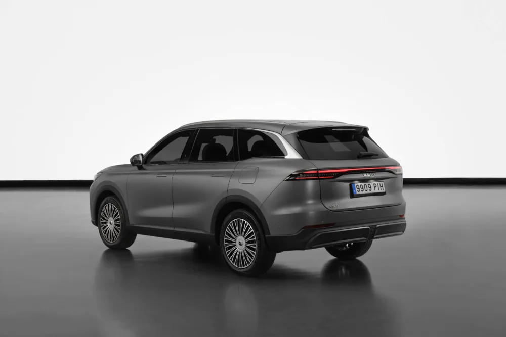 El EBRO s900 PHEV 4x4 llega a España: la elegancia con altas prestaciones en el nuevo híbrido enchufable de EBRO El EBRO s900 PHEV 4x4 llega a España: la elegancia con altas prestaciones en el nuevo híbrido enchufable de EBRO