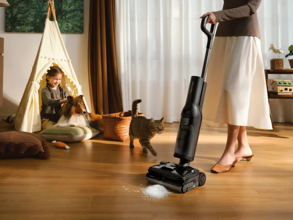 Roborock F25 ACE Pro, el aspirador de mano que limpia con espuma ultradensa