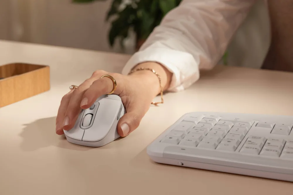 Logitech renueva su gama de escritorio con la serie Signature Comfort Plus: ergonomía inteligente y un botón dedicado para la IA