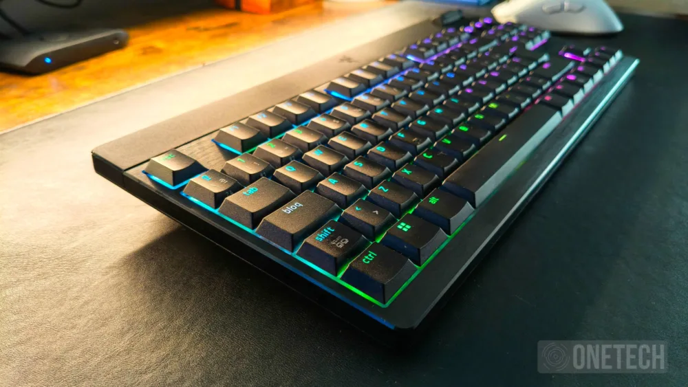 Razer BlackWidow V4 Low-profile Tenkeyless HyperSpeed, el teclado de perfil bajo con IA - Análisis