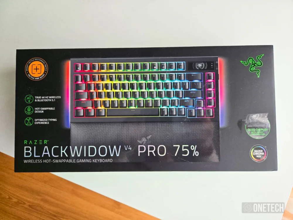 Razer BlackWidow V4 Pro 75%, un teclado premium con Snap Tap, Hot Swap y pantalla OLED - Análisis