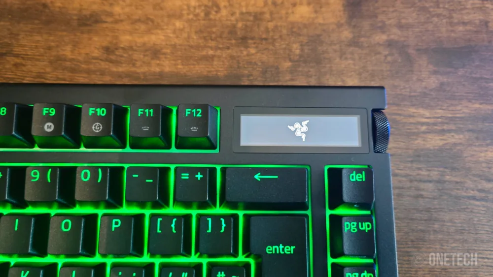 Razer BlackWidow V4 Pro 75%, un teclado premium con Snap Tap, Hot Swap y pantalla OLED - Análisis