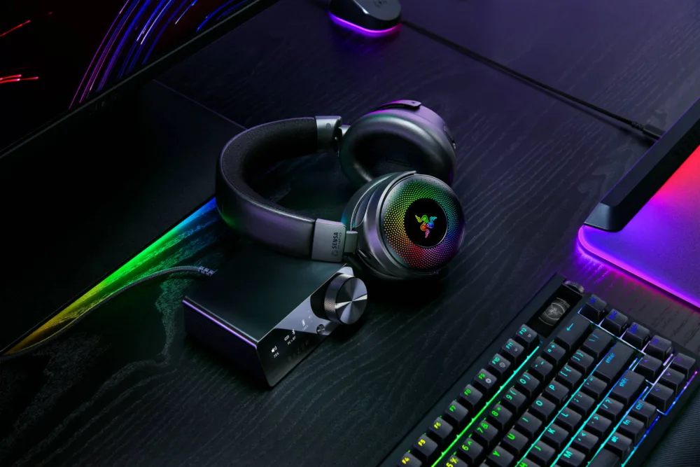 Los nuevos Razer Kraken V4 Pro sorprende con su Control Hub con pantalla OLED