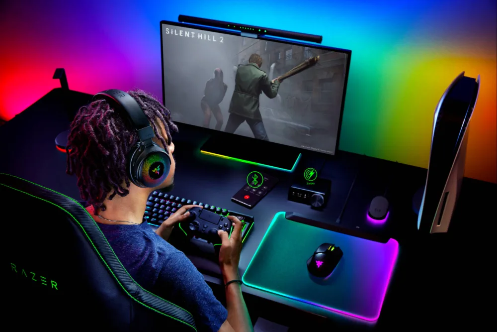 Los nuevos Razer Kraken V4 Pro sorprende con su Control Hub con pantalla OLED