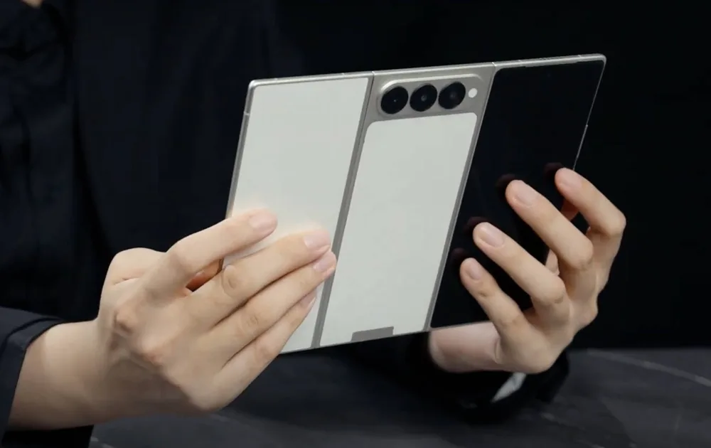 TECNO PHANTOM Ultimate G Fold Concept, así es el primer smartphone plegable tipo G TECNO PHANTOM Ultimate G Fold Concept, así es el primer smartphone plegable tipo G