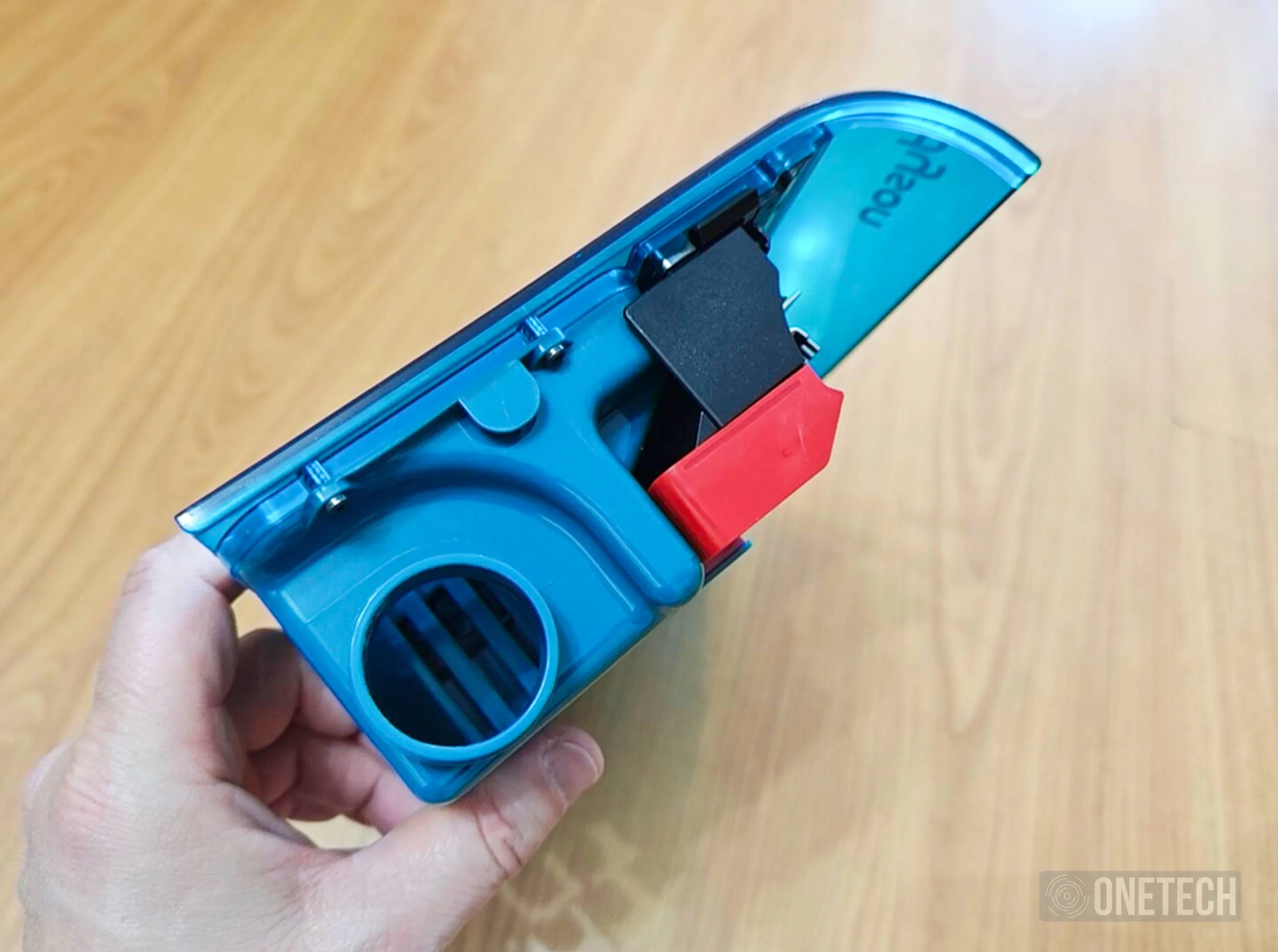 Dyson Clean+Wash Hygiene -  bote de agua sucia -1 