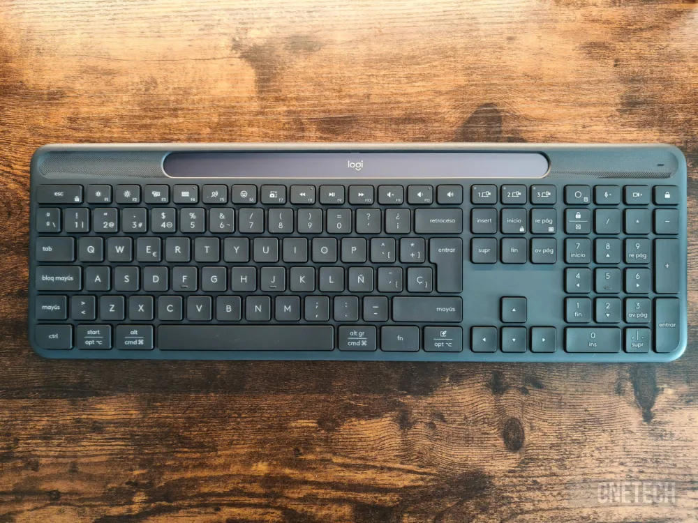 Logitech Signature Slim Solar+ K980, el teclado con IA que jamás tendrás que cargar - Análisis Logitech Signature Slim Solar+ K980