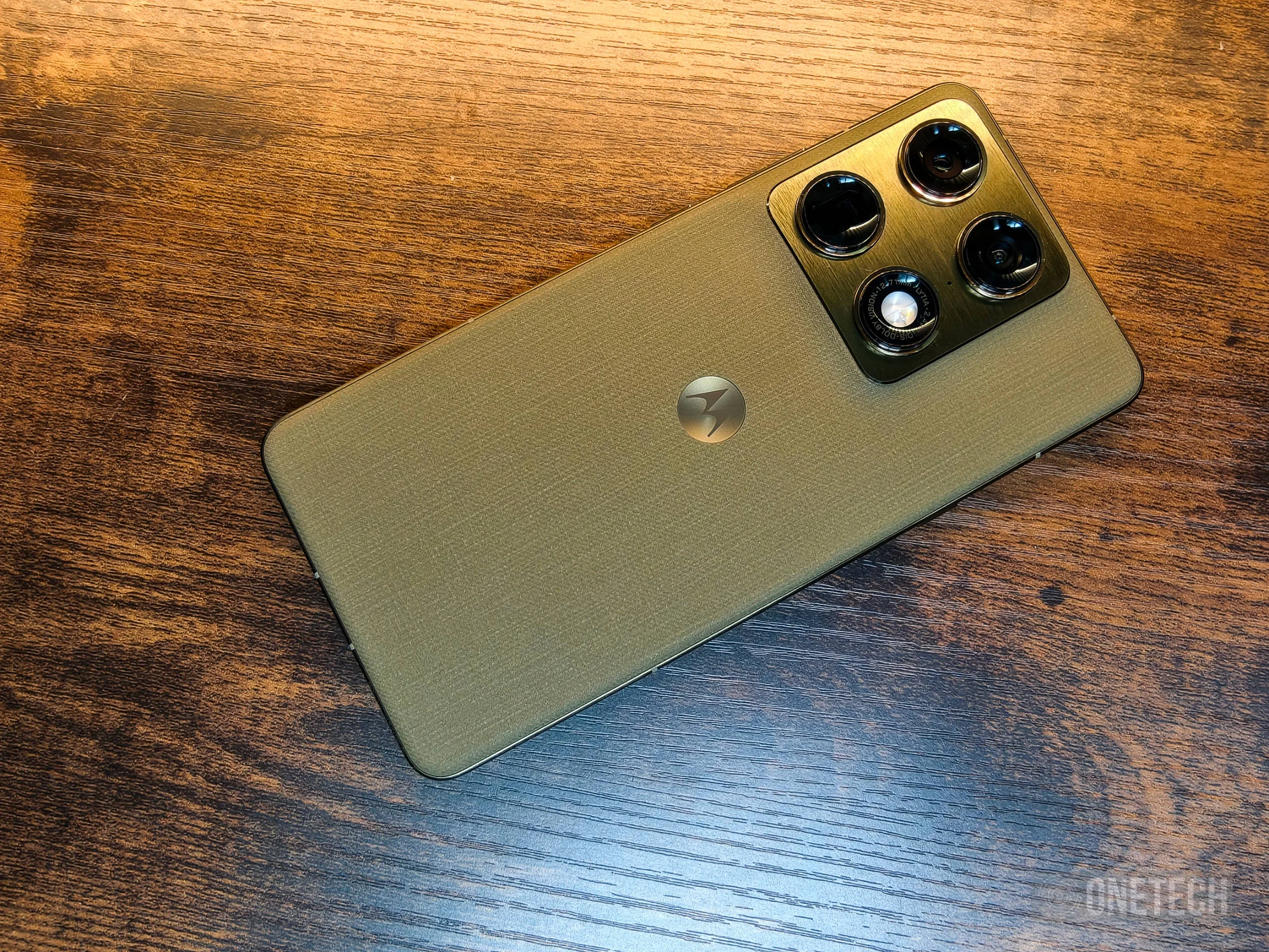 Motorola Signature: la prueba de que un teléfono ultrafino, no significa tener que renunciar a nada - Análisis Motorola Signature unboxing