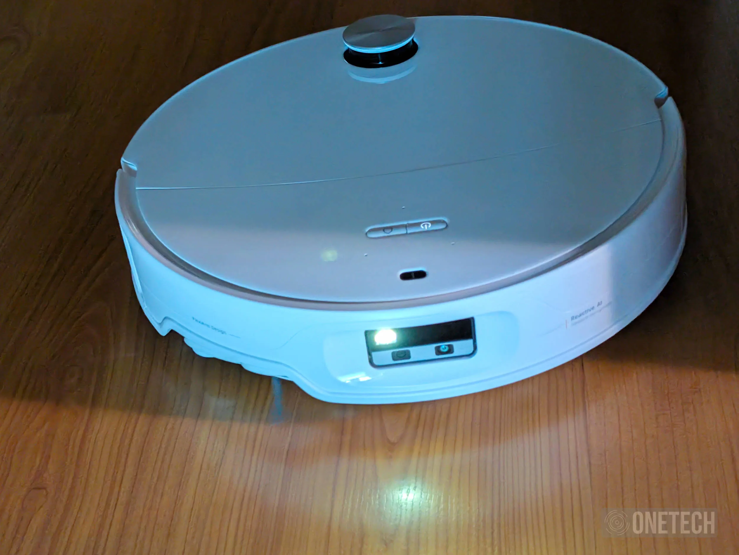 Roborock Saros 20 Neo con linterna