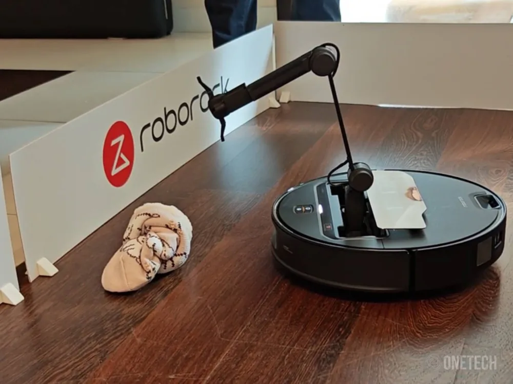 Roborock Saros Z70, el primer aspirador con brazo robótico llega a España Roborock Saros Z70, el primer aspirador con brazo robótico llega a España