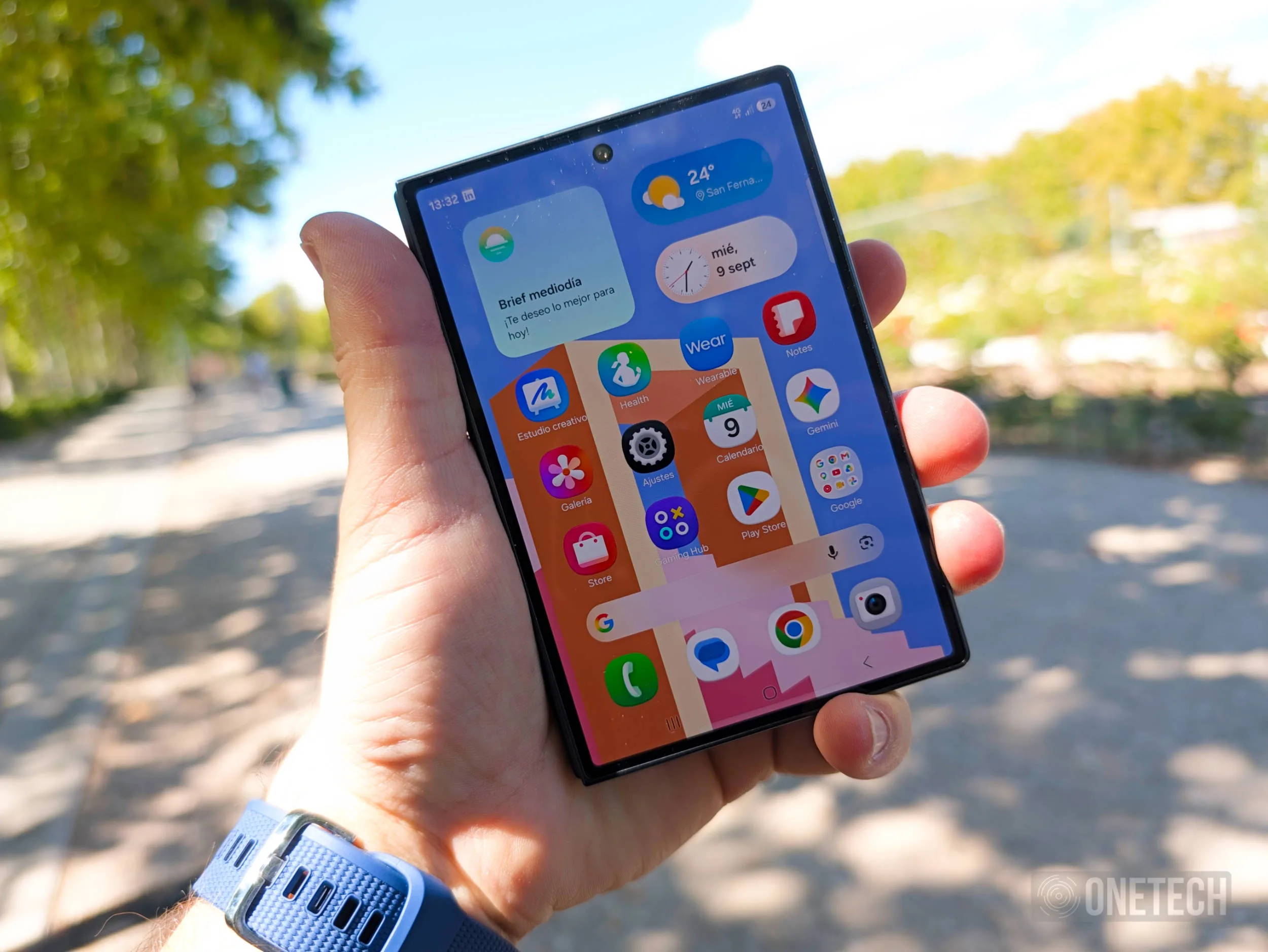 Samsung Galaxy Z Fold8 pantalla externa a plena luz