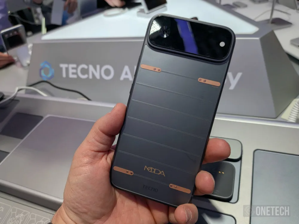 Tecno se lleva todos los focos con su teléfono modular en el MWC 2026